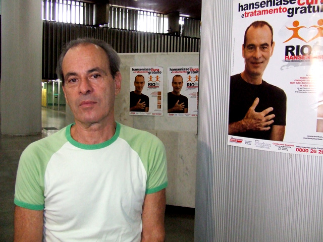Ney Matogrosso faz campanha contra a Hanseníase no Metrô do Rio de Janeiro